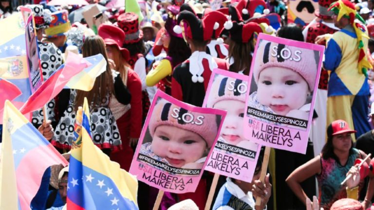 EE.UU. y El Salvador violan tratados internacionales con prácticas inhumanas contra migrantes venezolanos