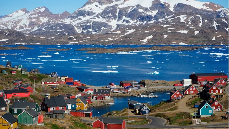Groenlandia: El Gigante de Hielo en la Encrucijada Ambiental Global